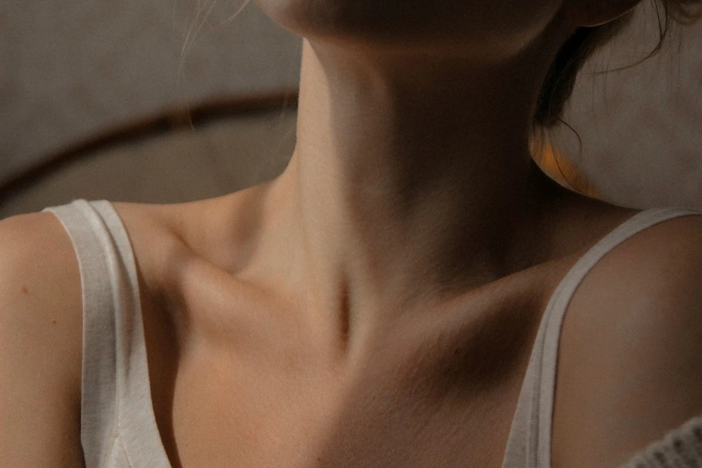 How to Get Rid of Neck Wrinkles and Décolletage Wrinkles: The Complete Guide
