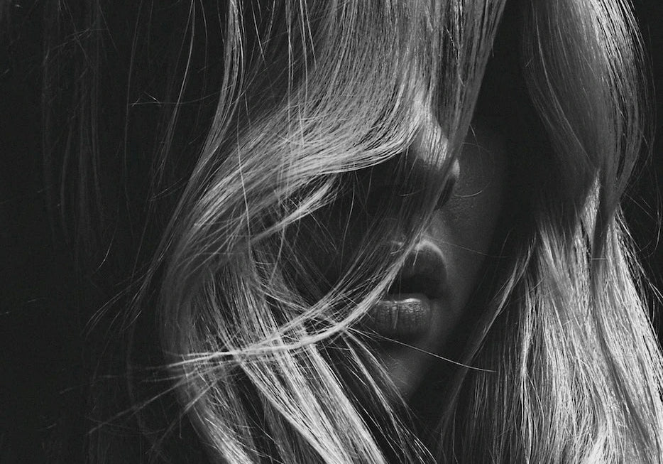 How to Reduce Hair Frizz in 2026: Causes, Solutions & Overnight Tips