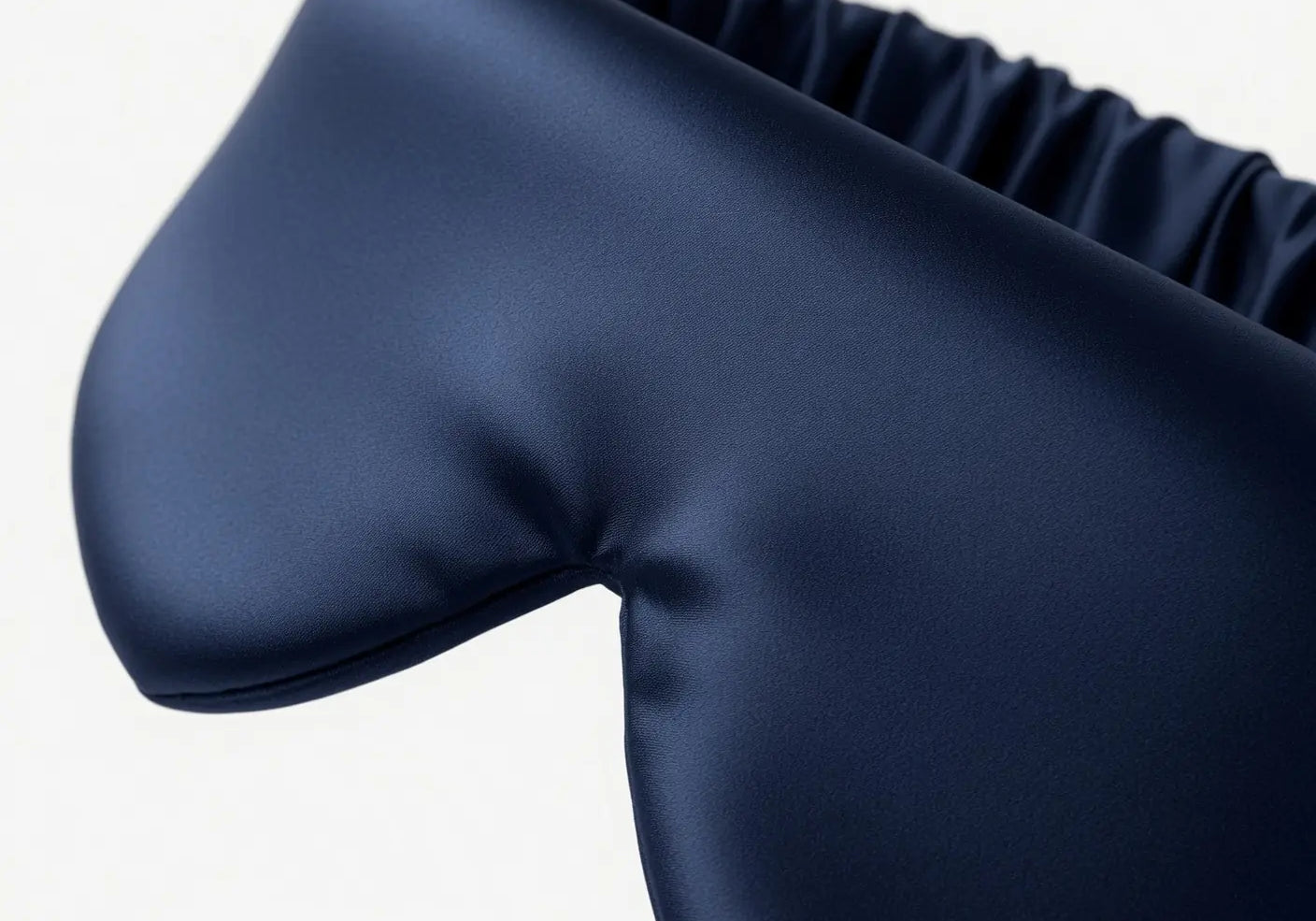 Cotton vs Silk Sleep Mask: Which is the Best for Anti-aging & Sleep in 2026?